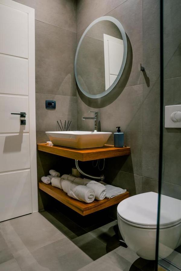 Novi'S Luxury Apartment 1 Гирокастра Экстерьер фото